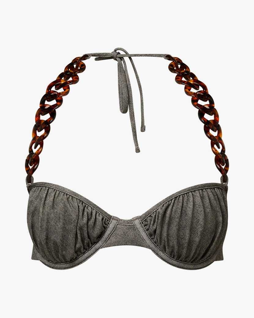 Kettenzauber am Balkon: Dein Bikini-Top für unvergessliche Sommernächte am Meer oder Pool.